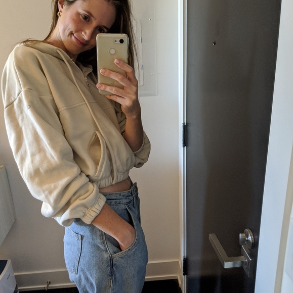 Meet your Posher, Alexandra - Picture 1 of 1